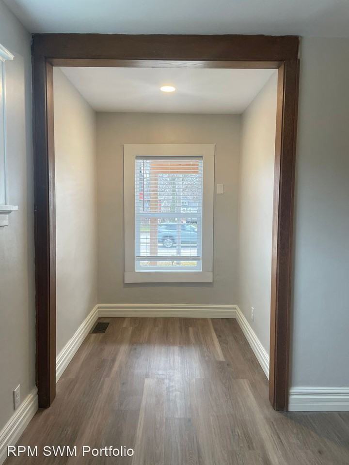 914 Main St - Photo 2 of 16