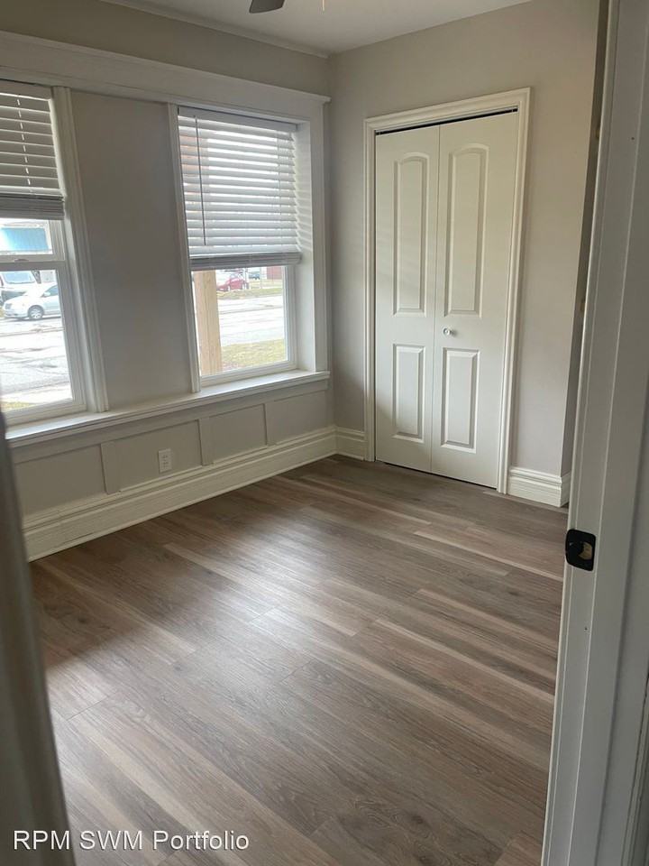 914 Main St - Photo 3 of 16