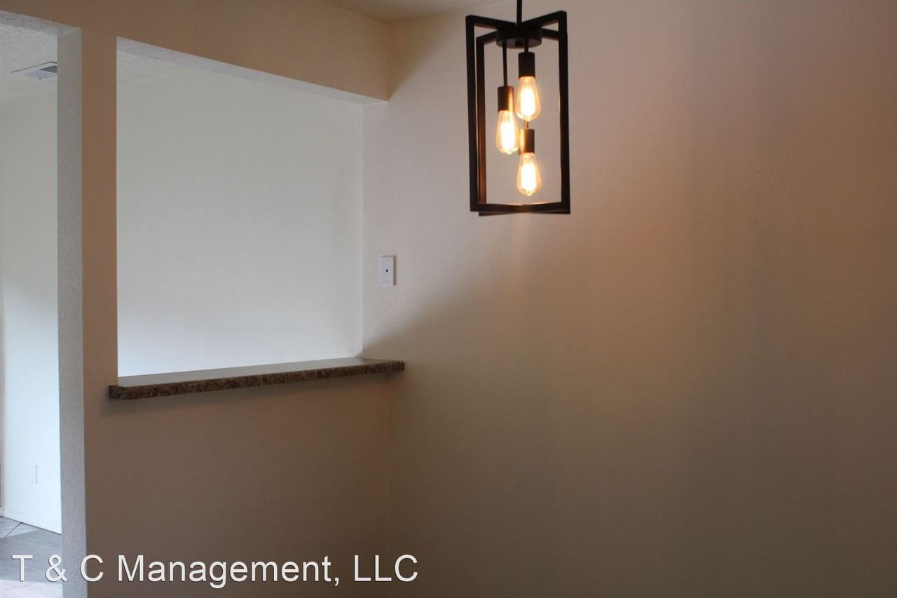 1110, 1112, 1114 Ortiz Dr SE - Photo 3 of 15