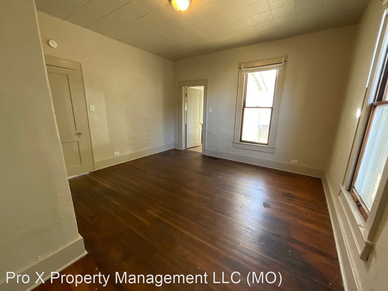 1920 S Connor Ave - Photo 3 of 10