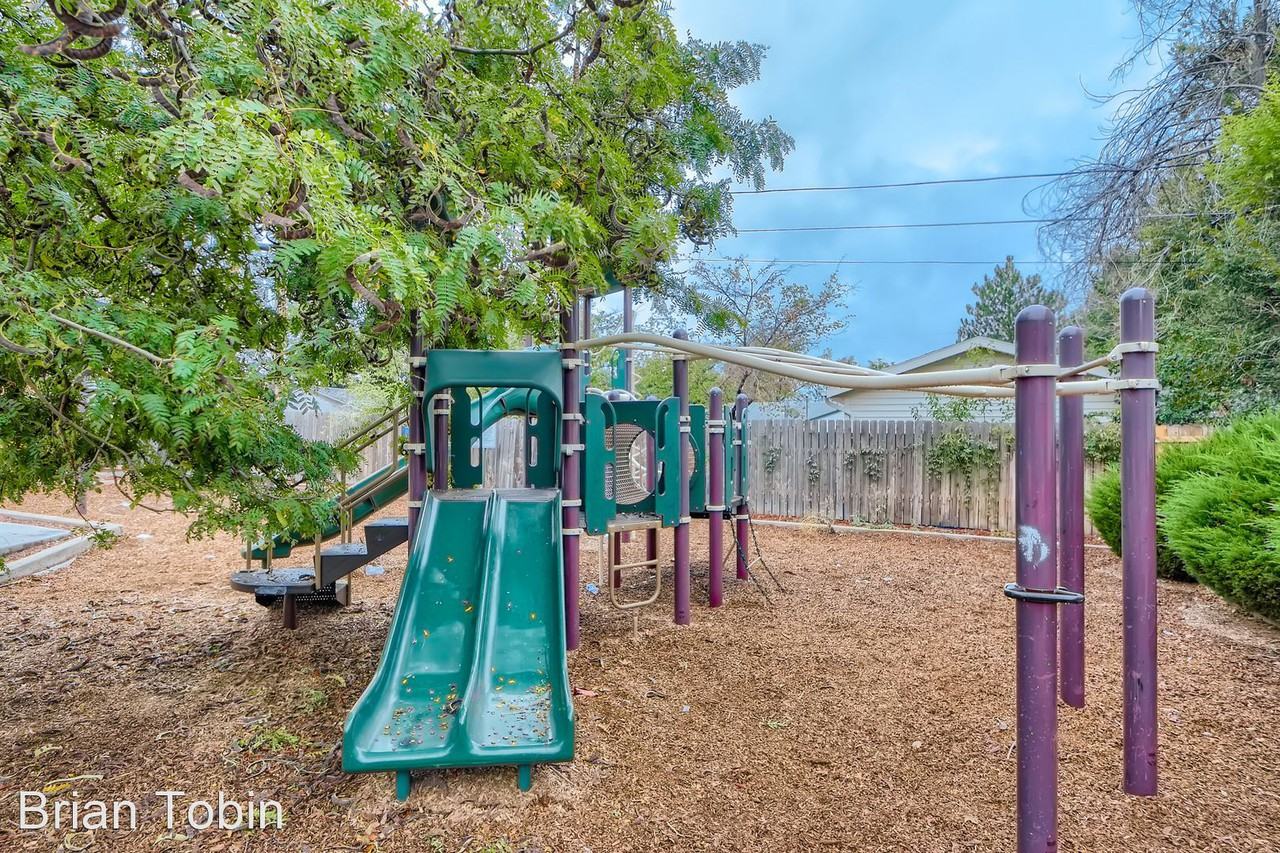 7545 Bradburn Boulevard - Photo 2 of 17