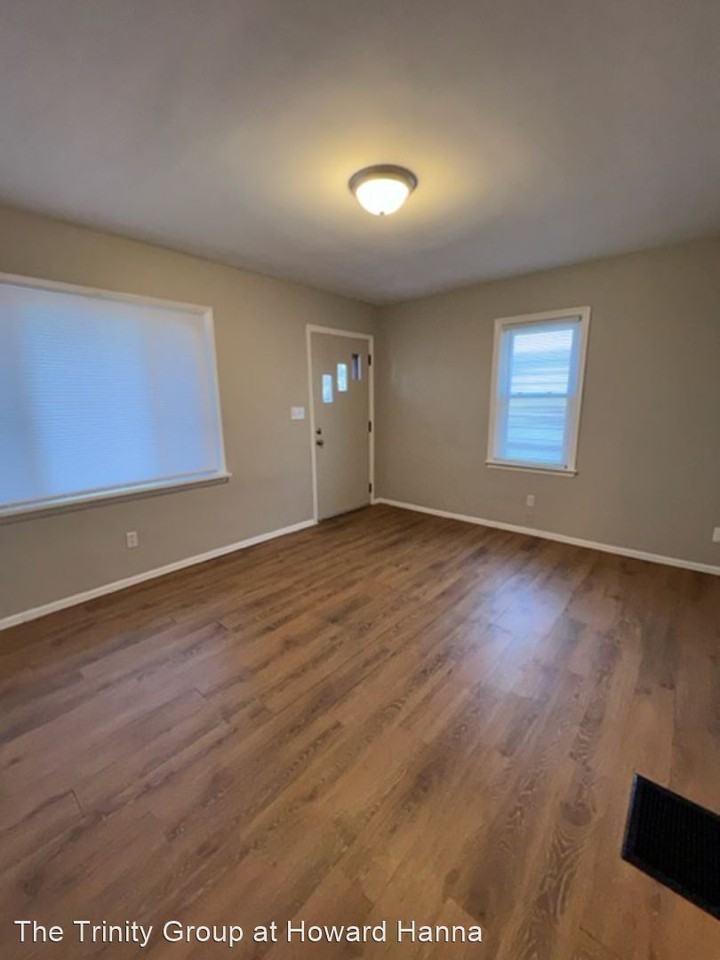 121 Rosslyn Ave - Photo 3 of 27