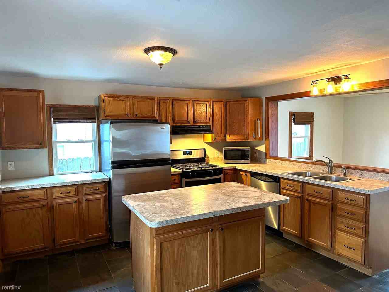 323 Elgin Ave - Photo 3 of 26
