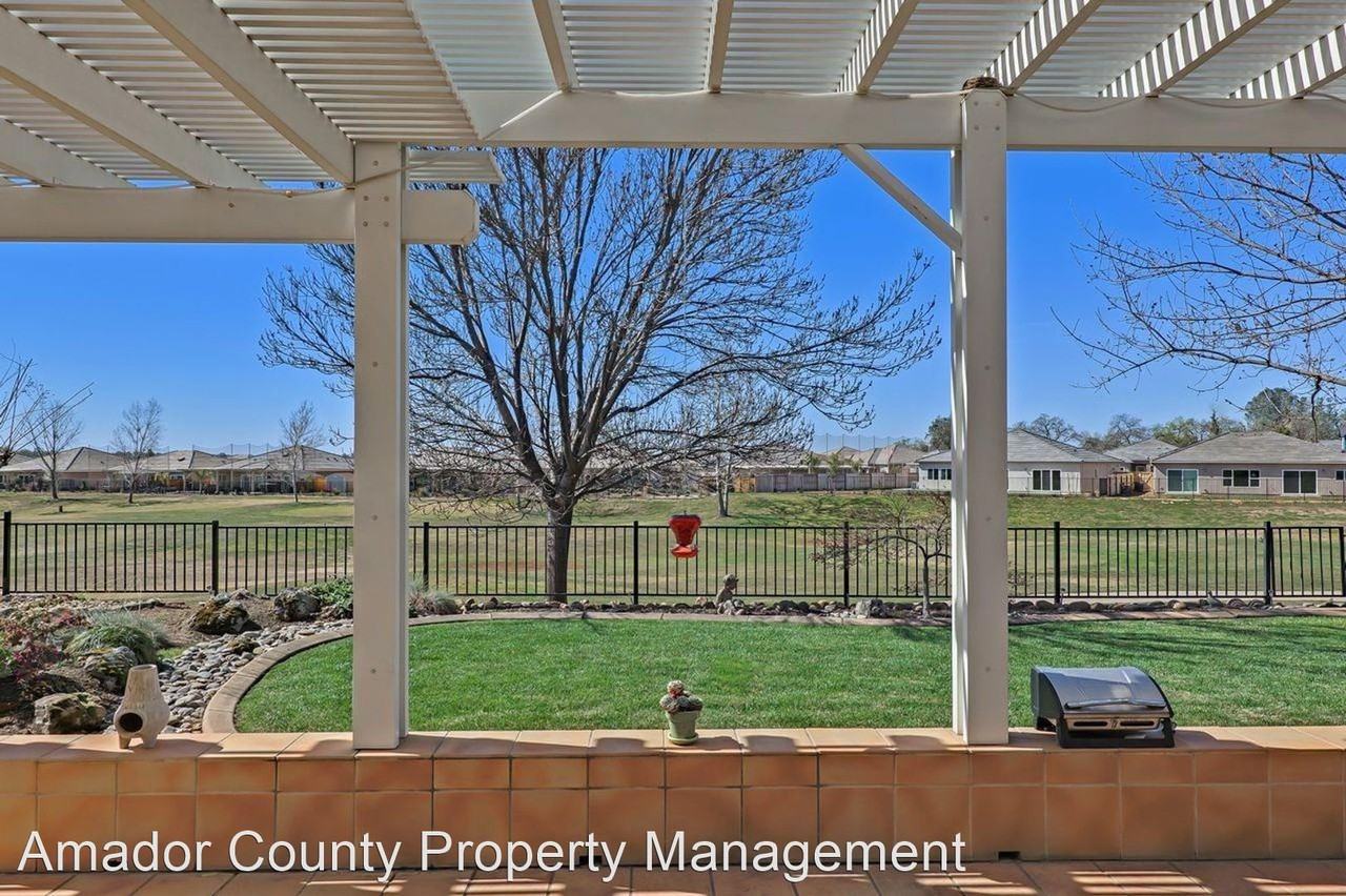 621 Fairway Dr - Photo 3 of 30
