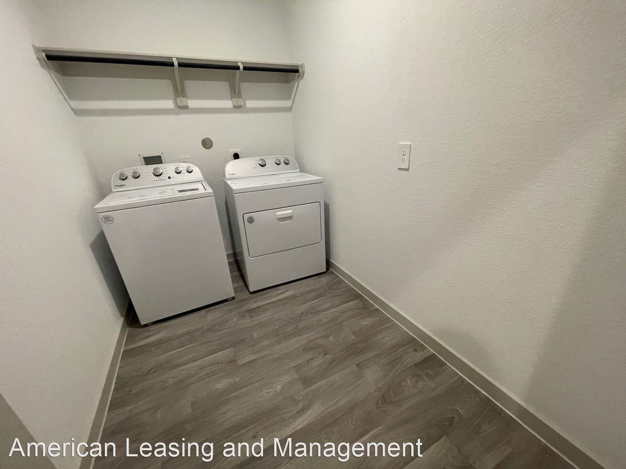 111 Lakeway Cir - Photo 2 of 17