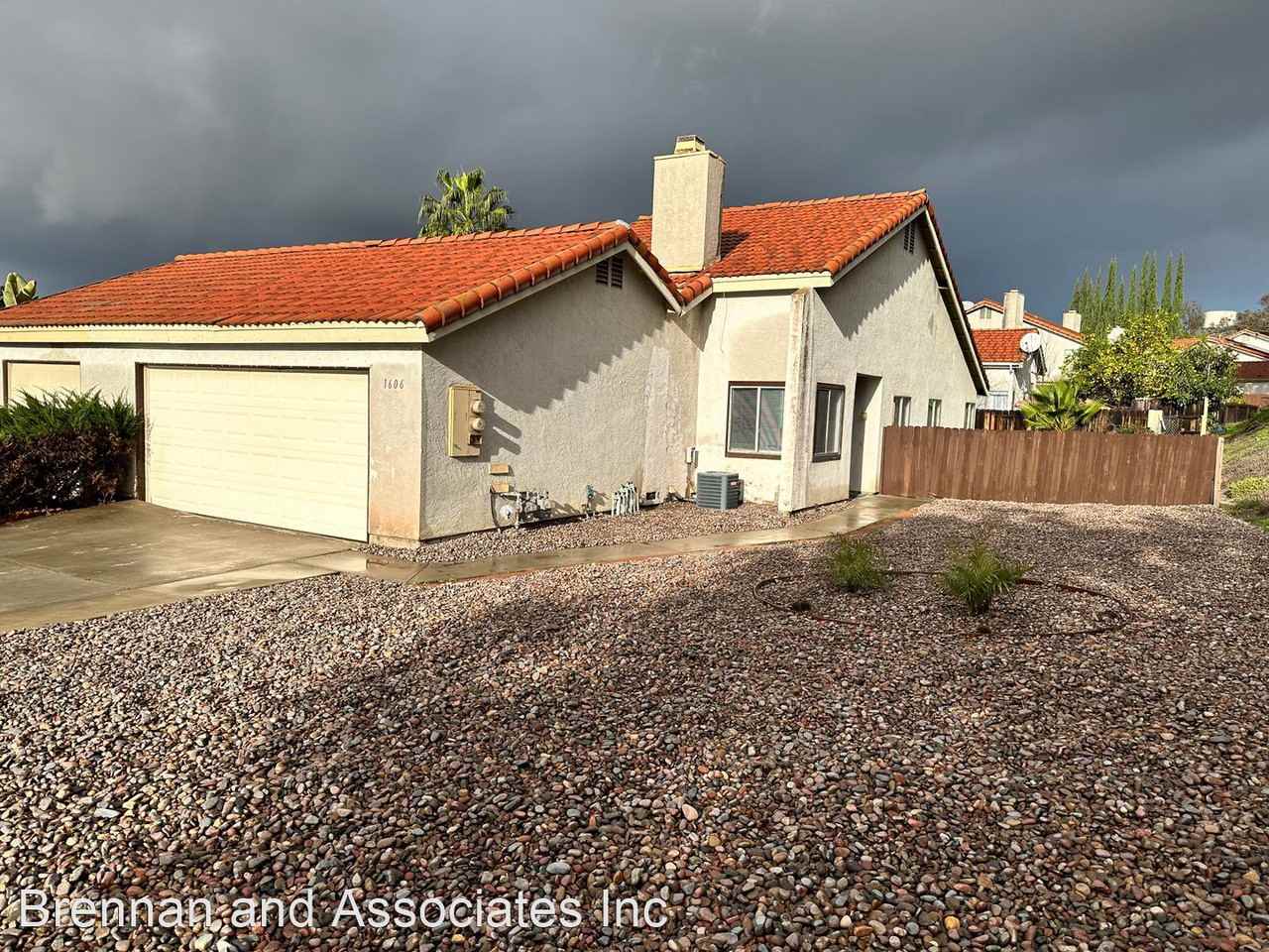 1606 Woodrun Pl - Photo 2 of 31