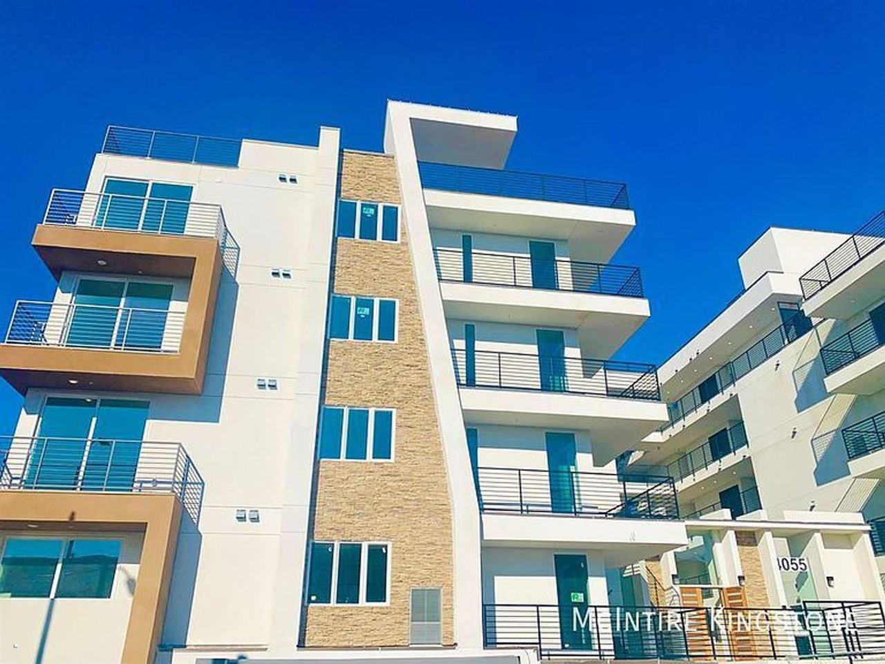 The Hollywood Flats - Photo 2 of 19