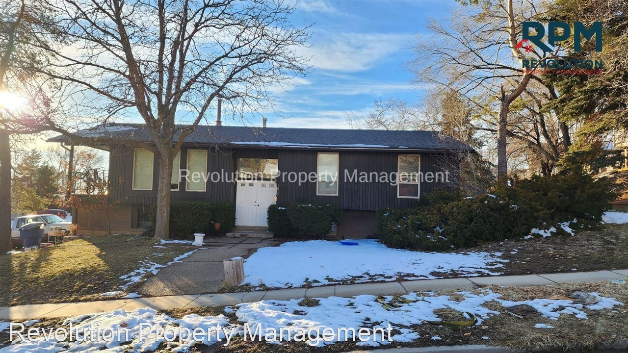 1085 Custer Ave - Photo 3 of 18