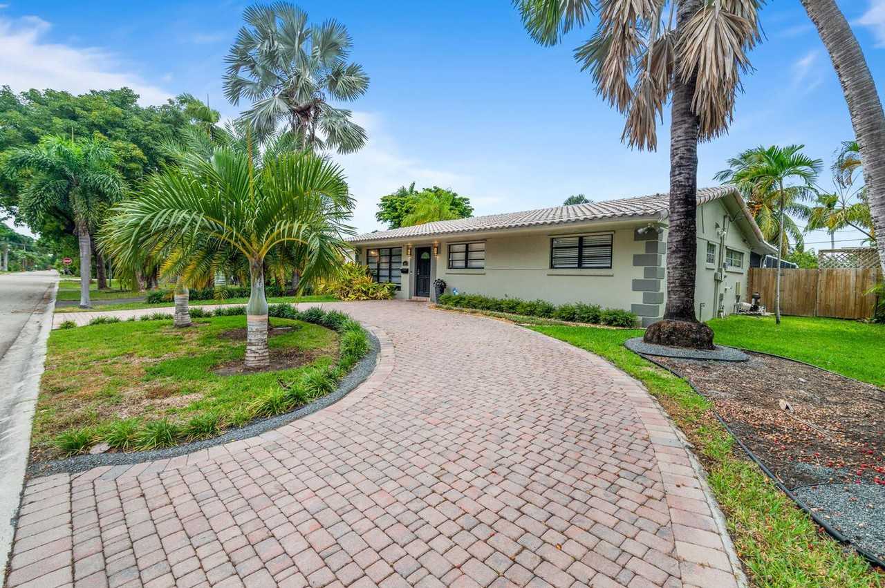 1047 Buchanan St - Photo 2 of 23