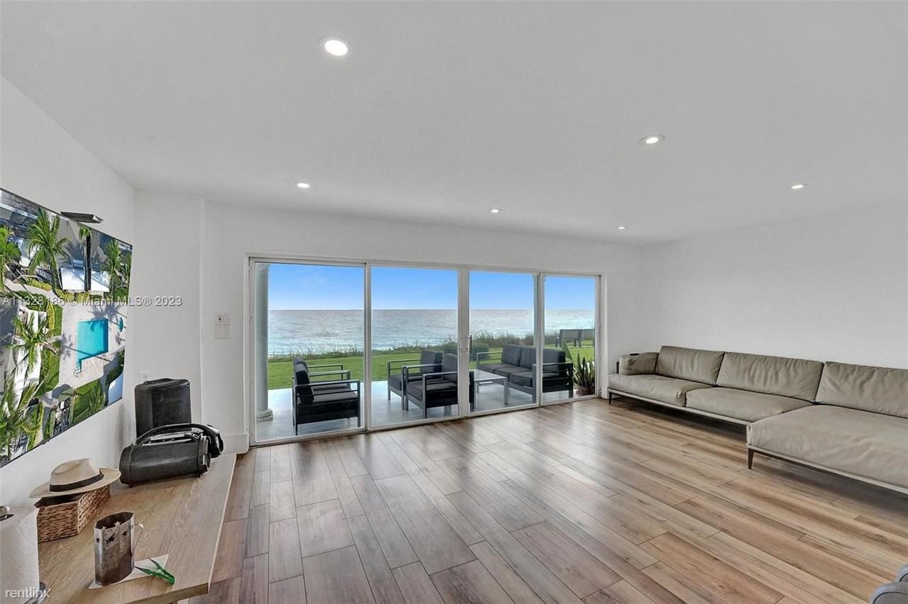 1194 Hillsboro Mile #1