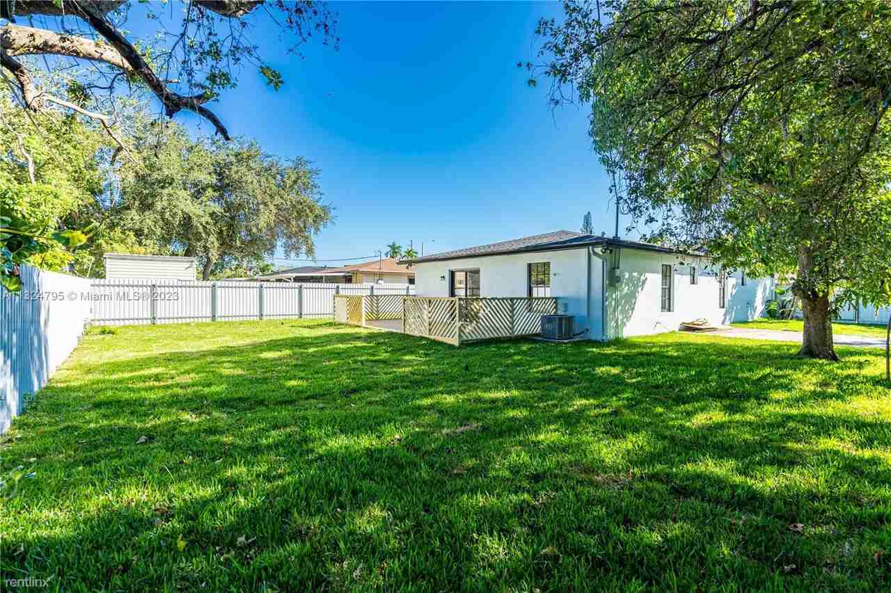 407 Nw 45th St - Photo 3 of 28
