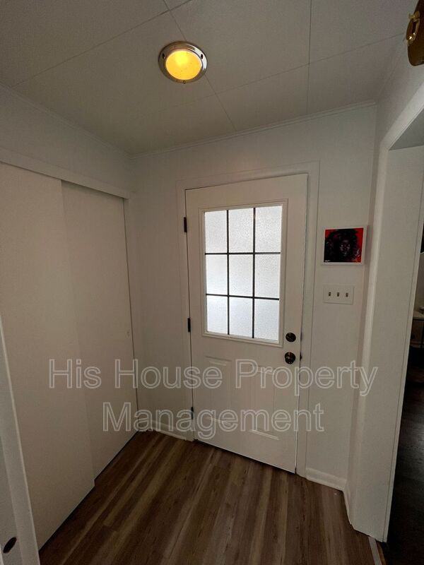 817 Walnut St - Photo 3 of 30