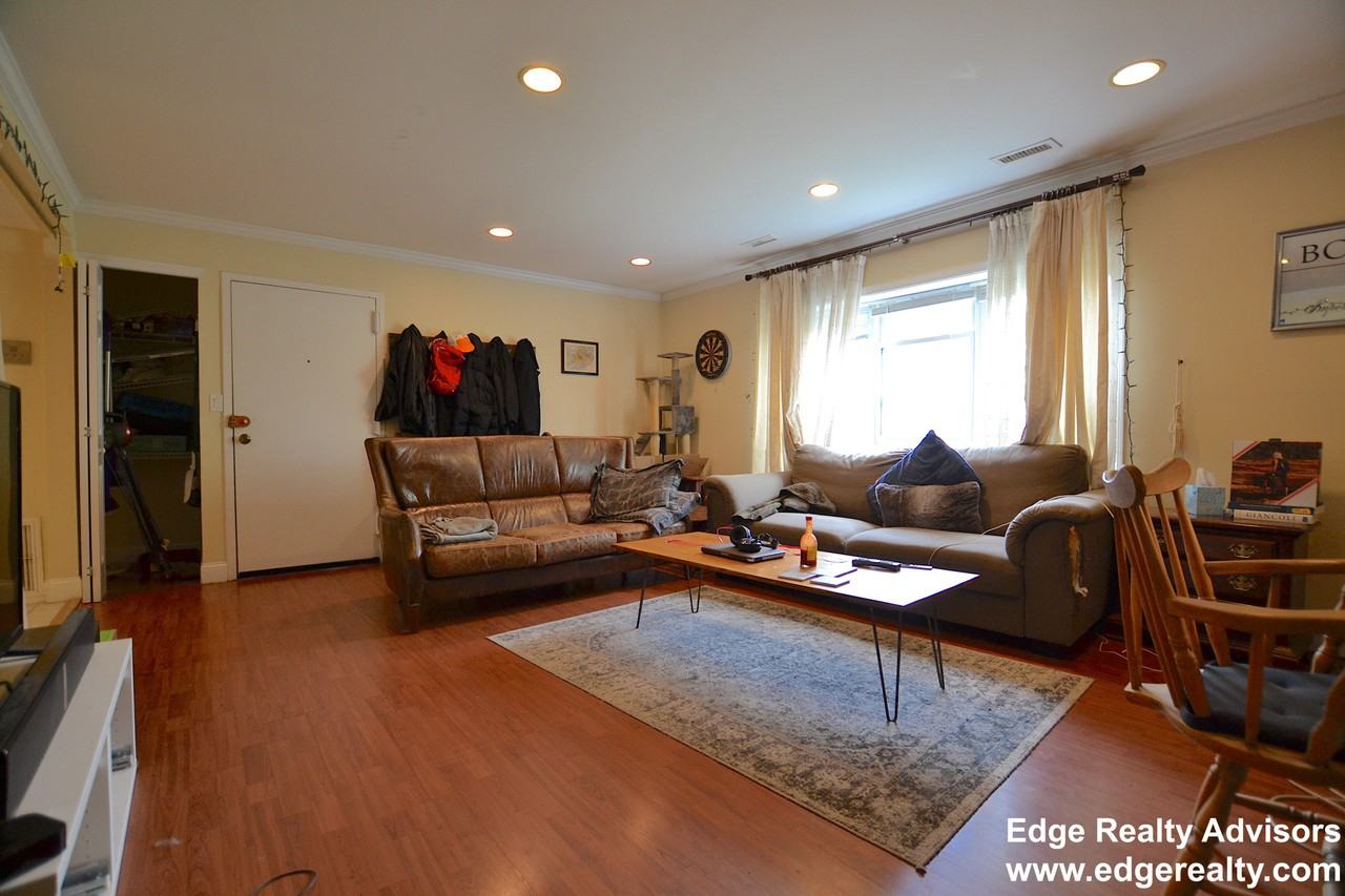 140 Newton St #3 - Photo 4 of 11