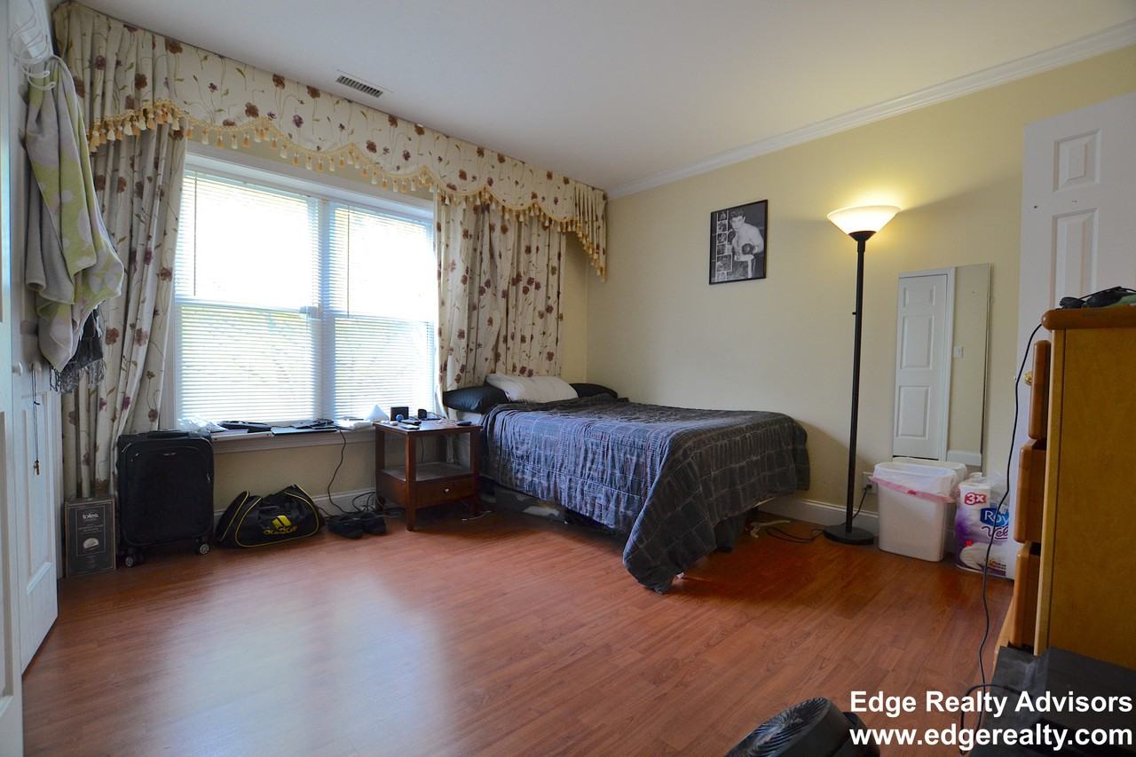 140 Newton St #3 - Photo 5 of 11