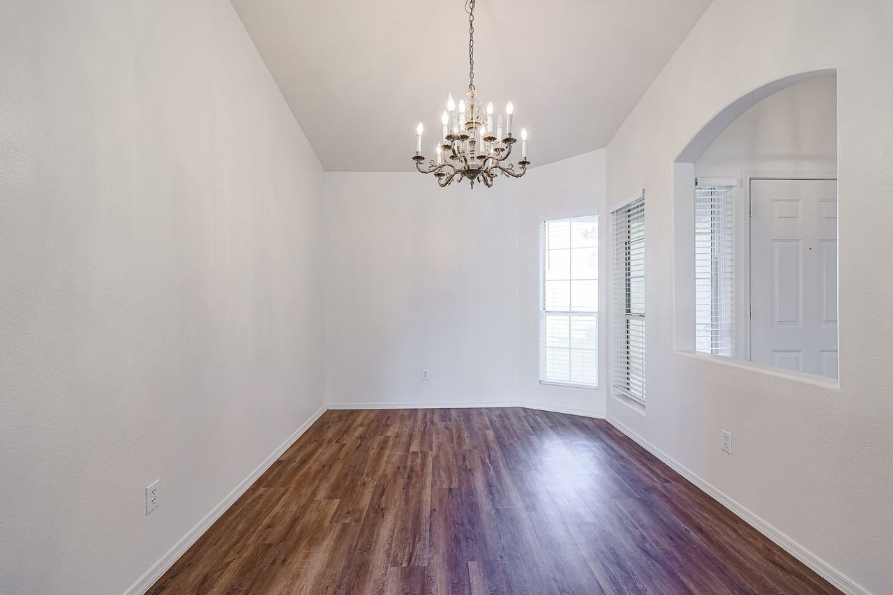 5351 W Saragosa St - Photo 6 of 29