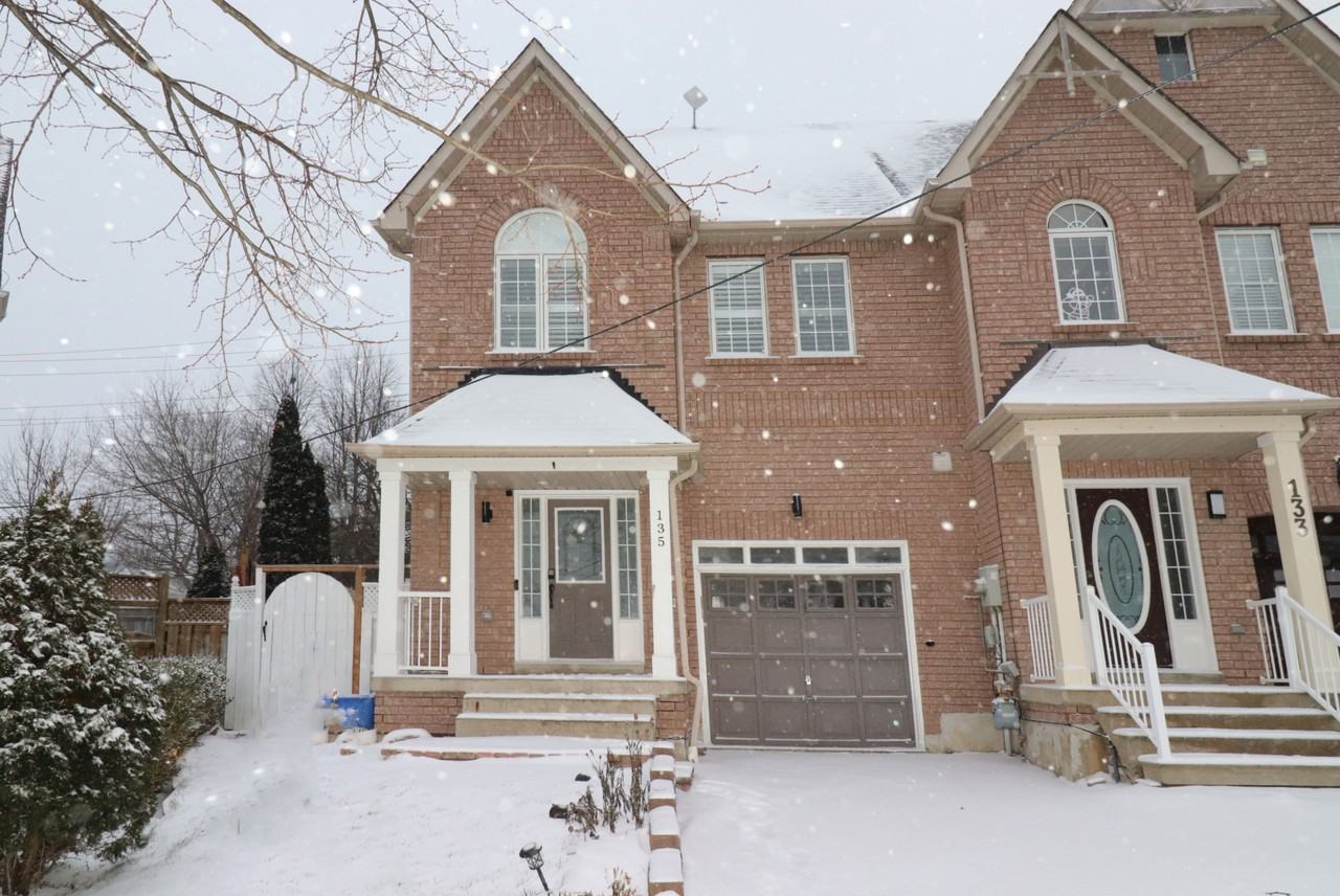 135 Stokely Cres - Photo 2 of 24