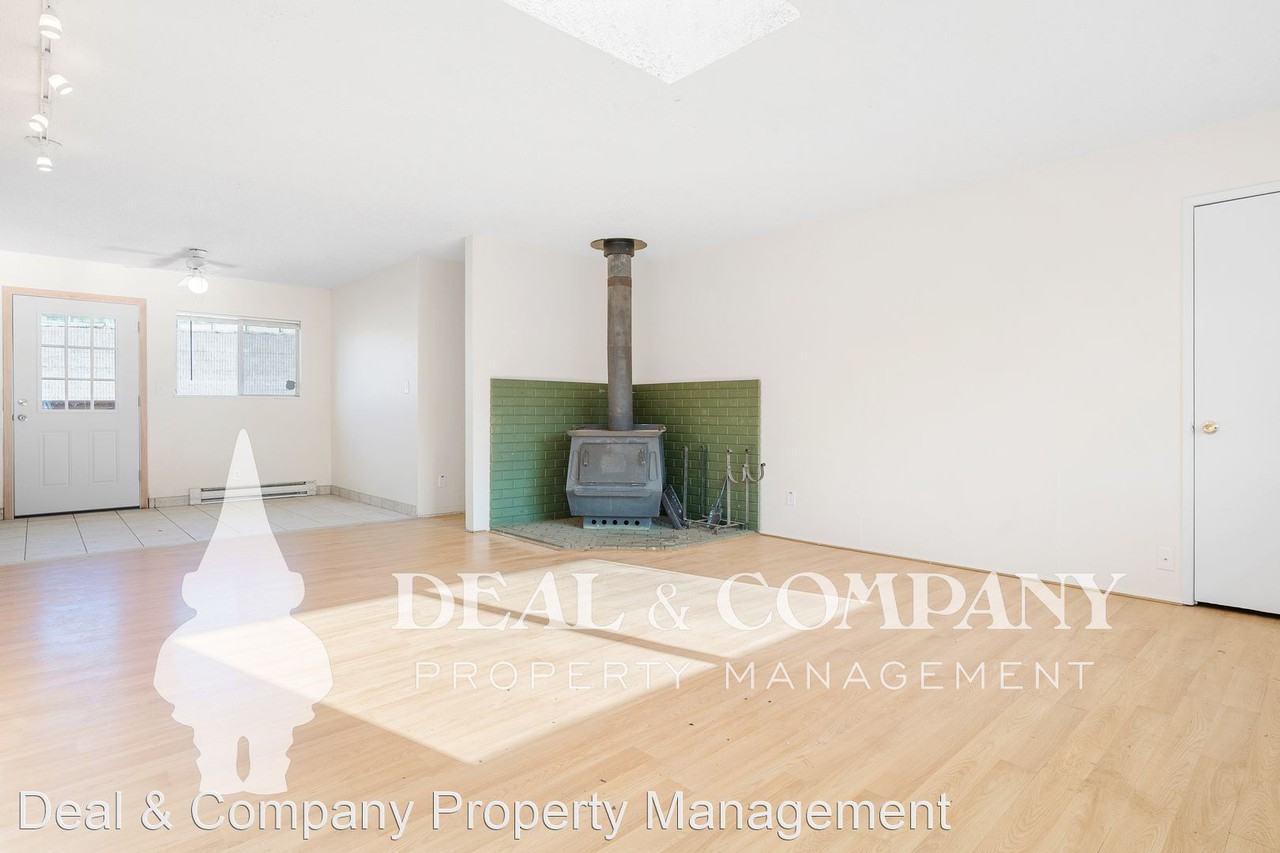 4341 Ne Hassalo St - Photo 3 of 28