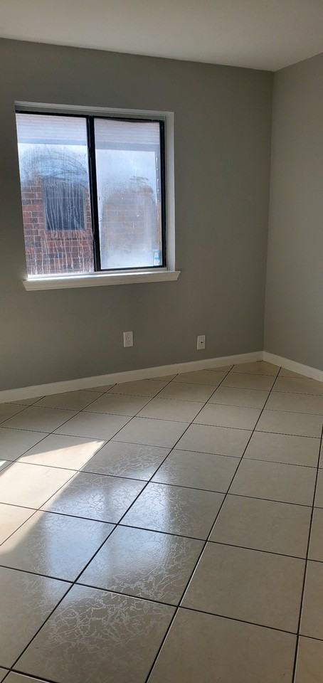 7904 White Water Court - Photo 4 of 15