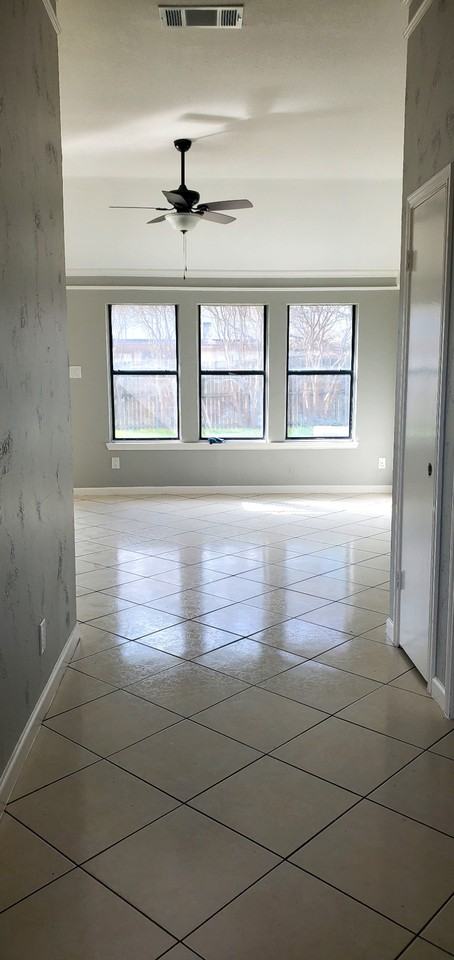 7904 White Water Court - Photo 2 of 15