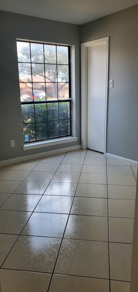 7904 White Water Court - Photo 5 of 15