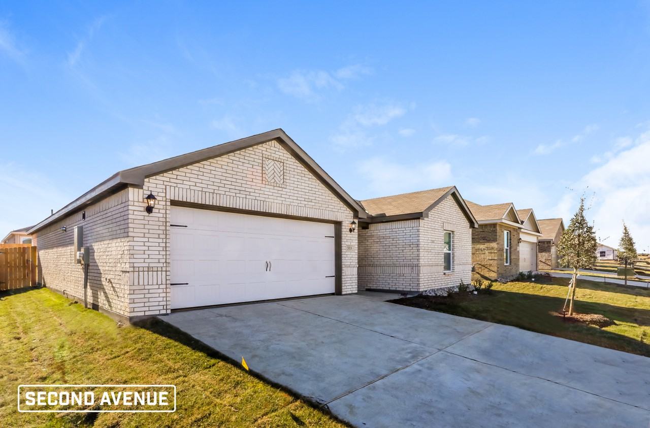 333 Condie Russell Ave - Photo 2 of 24