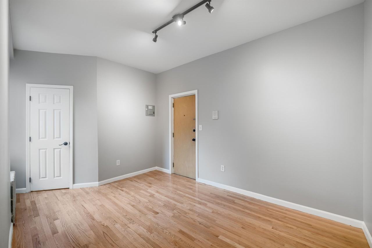 152 New York AveApartment 1 #01 - Photo 3 of 11