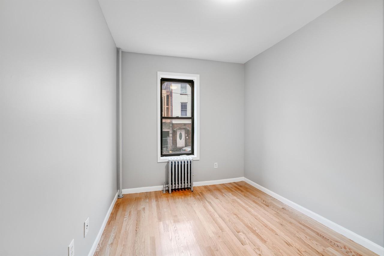 152 New York AveApartment 1 #01 - Photo 6 of 11