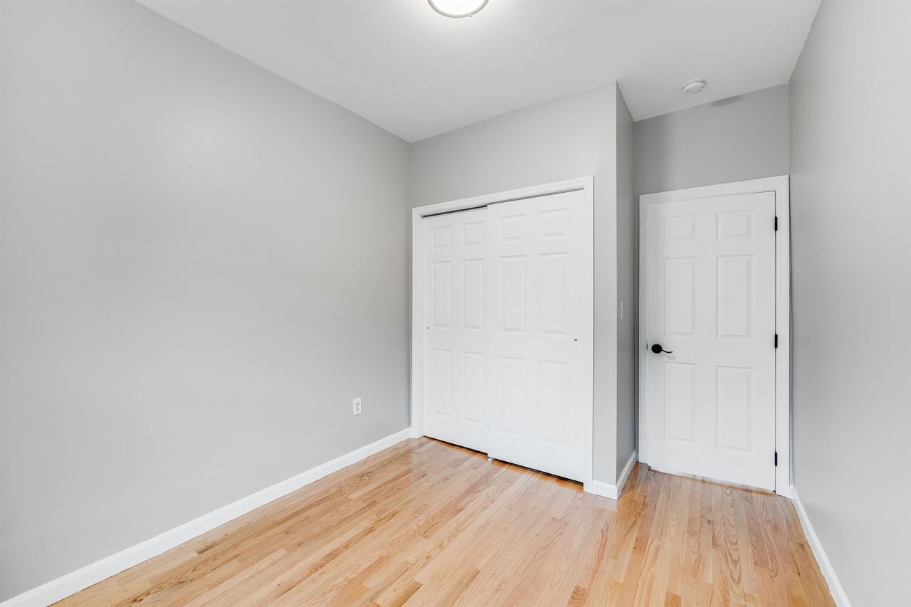 152 New York AveApartment 1 #01 - Photo 7 of 11