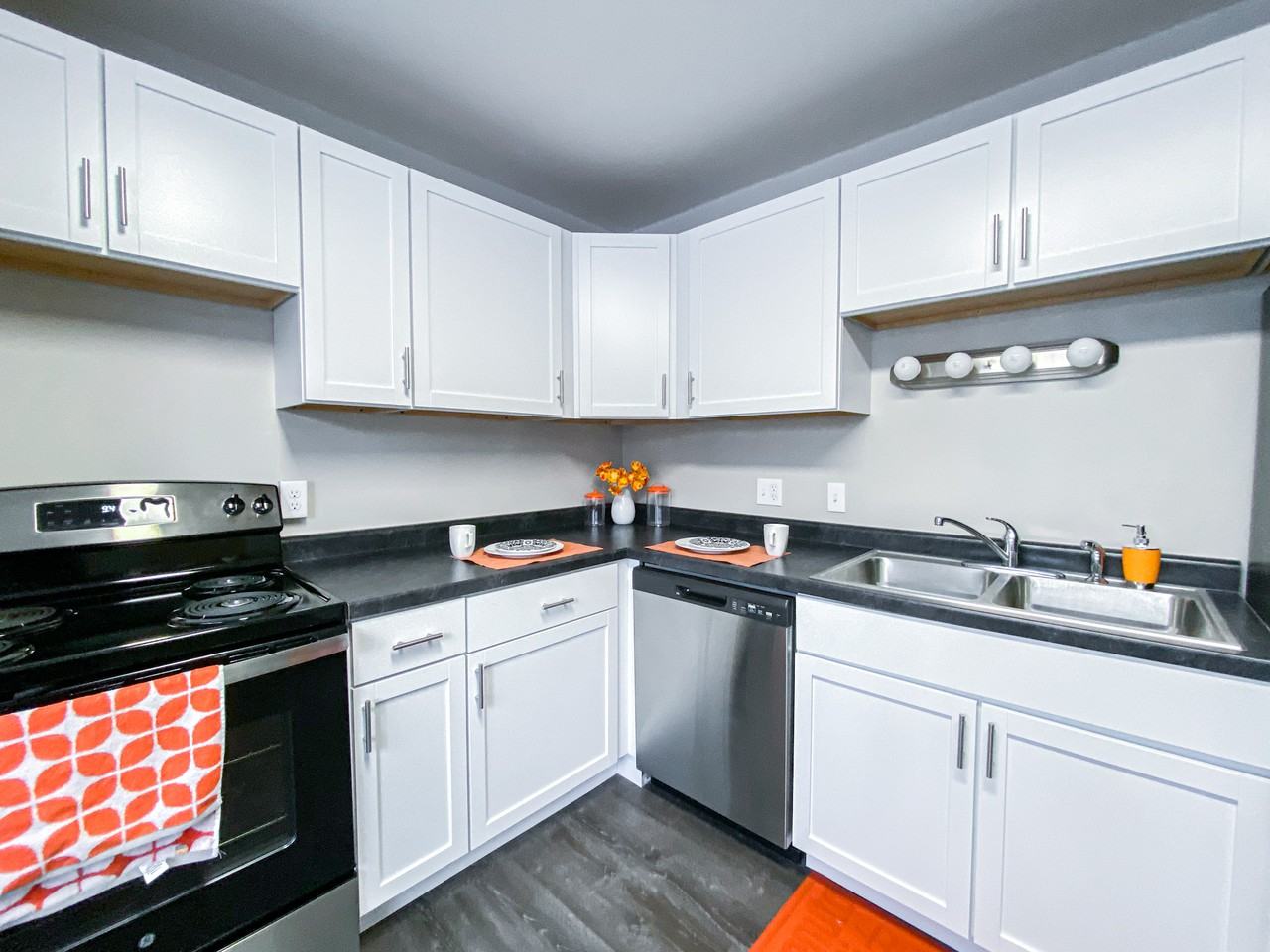 1103 Catalpa Circle - Photo 5 of 15