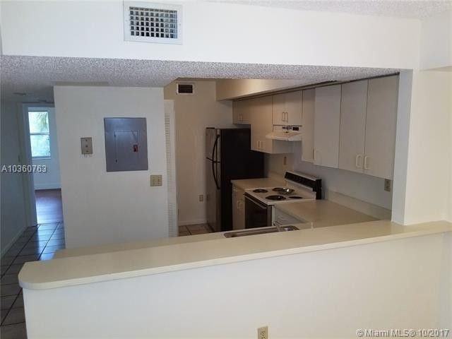 LE CLUB AT OLD CUTLER - Photo 3 of 22