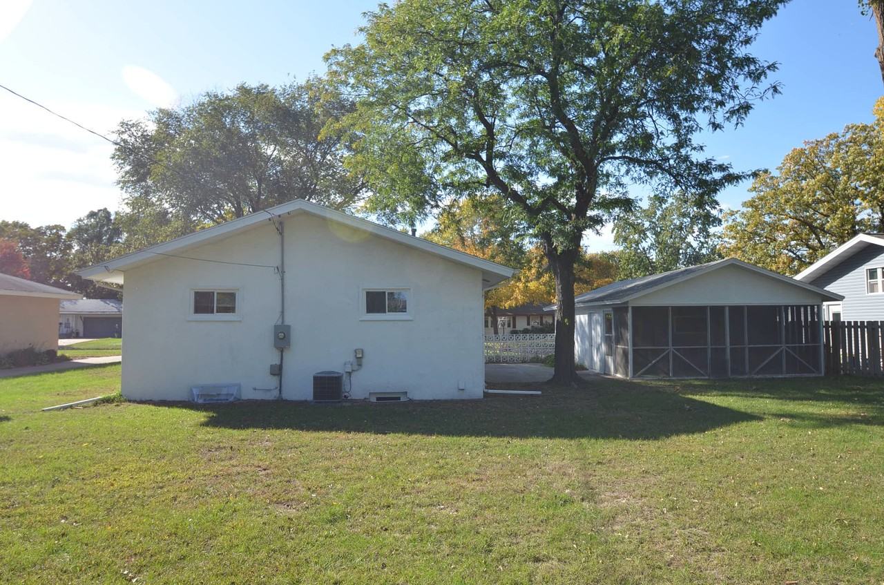 6051 5th St NE - Photo 2 of 11