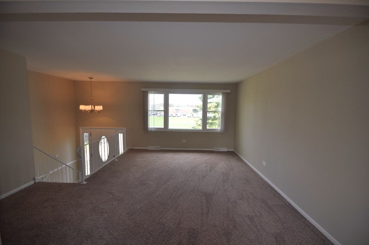 16304 Parliament Ave - Photo 3 of 17