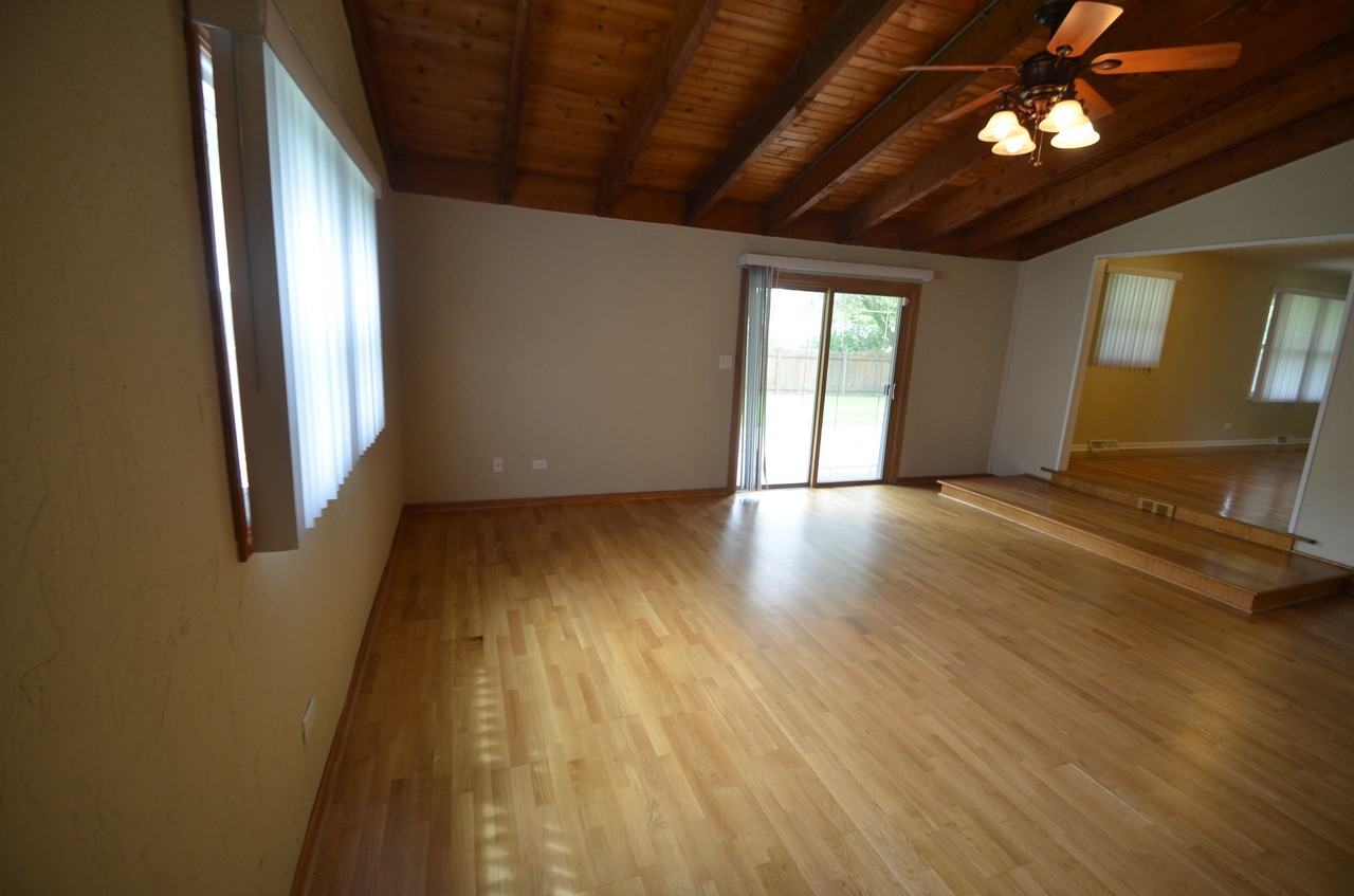 2425 Stonewall Ave - Photo 3 of 9