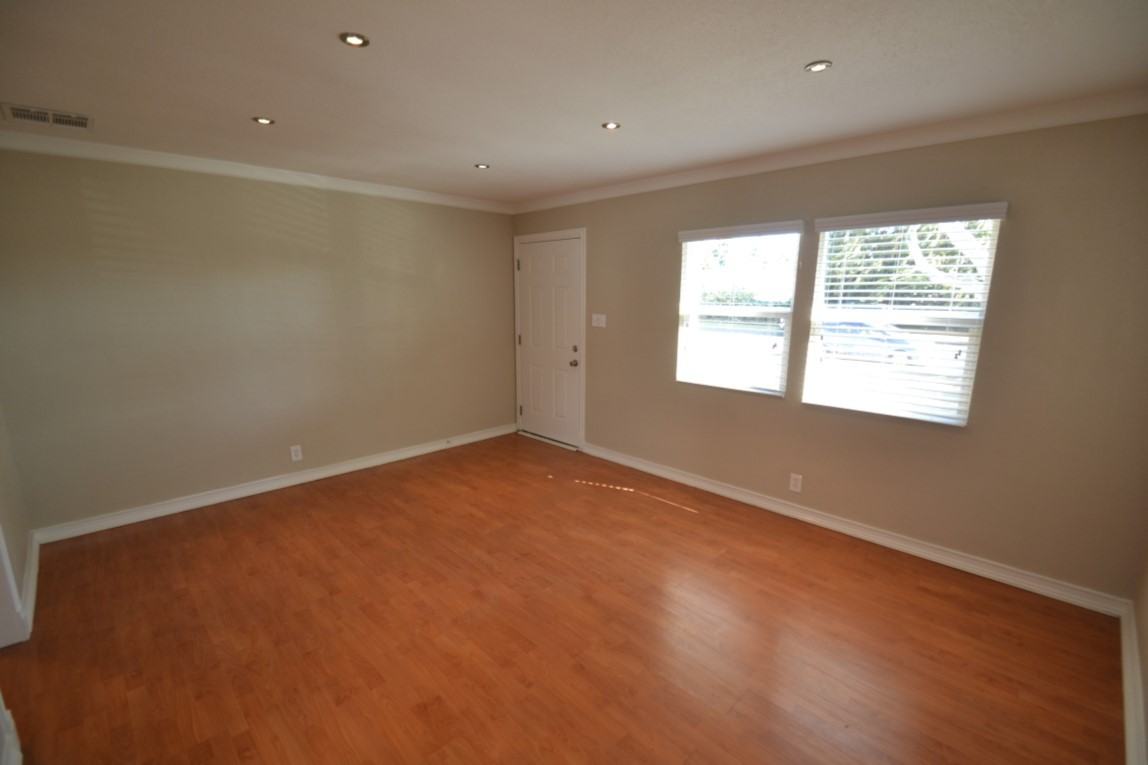 9609 Dicky St - Photo 2 of 13