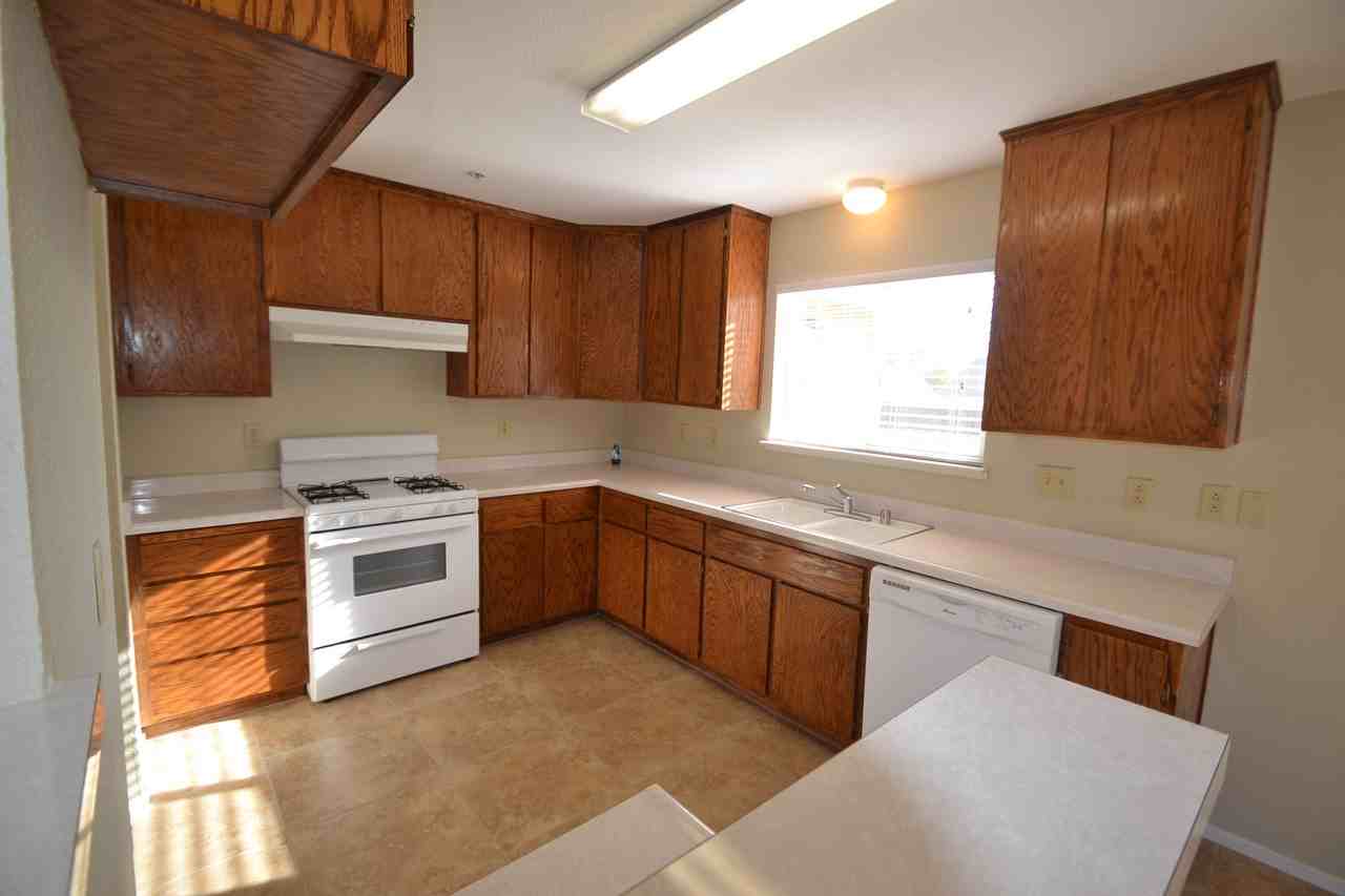 16863 Campos St - Photo 2 of 10