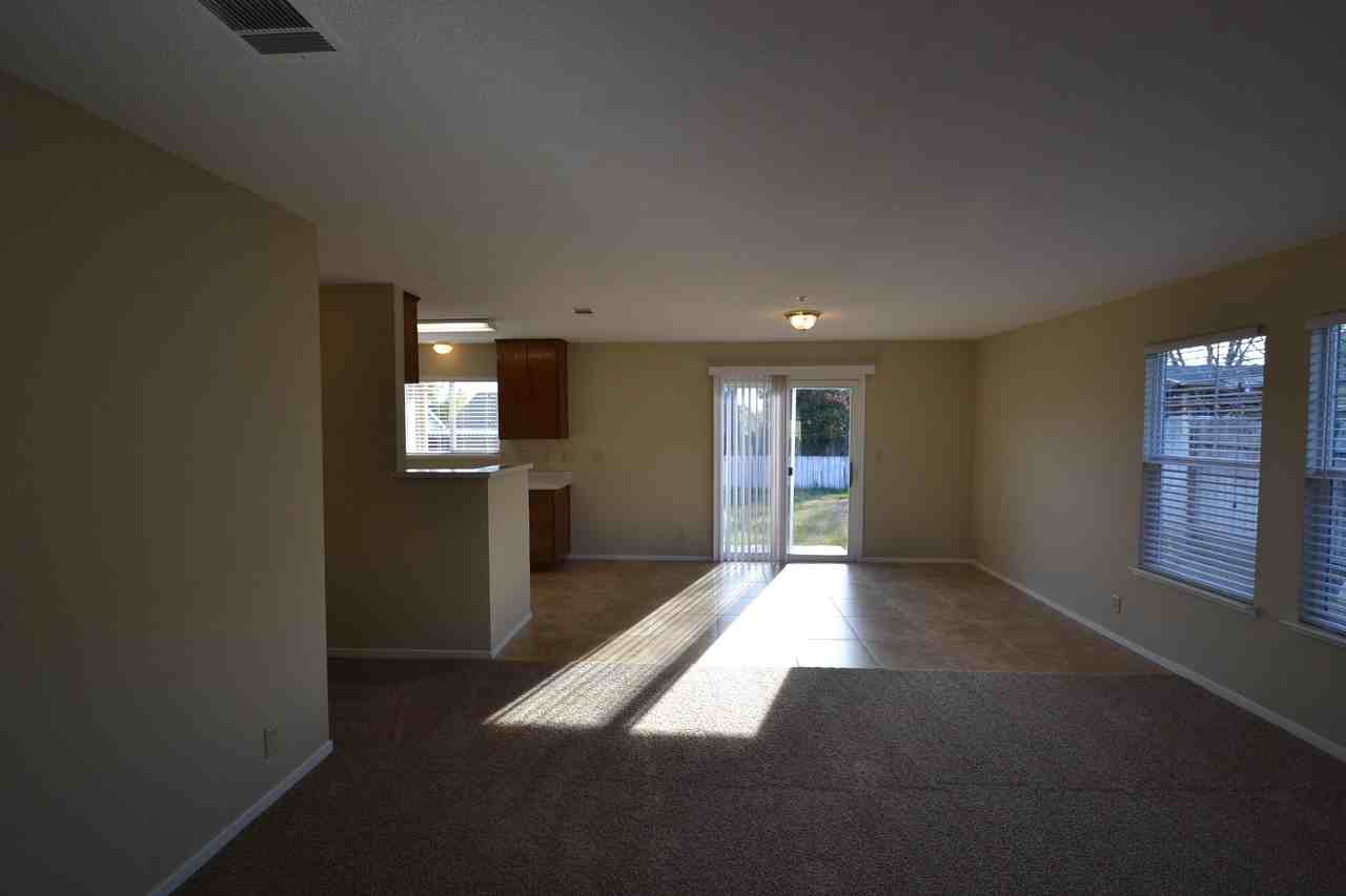 16863 Campos St - Photo 3 of 10