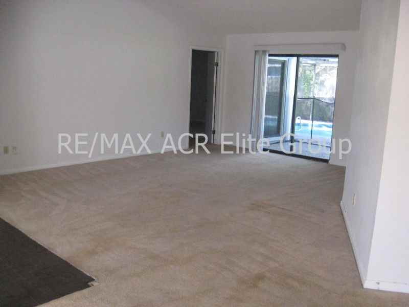 4702 Foxshire Cir - Photo 2 of 12