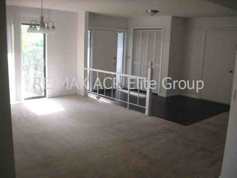 4702 Foxshire Cir - Photo 3 of 12