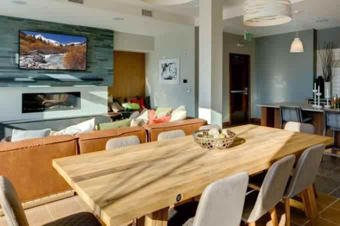 501 Carlson Pkwy - Photo 2 of 10