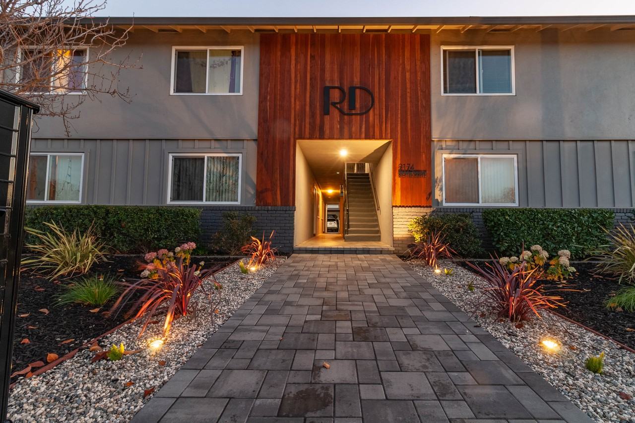 Royal Drive - Photo 2 of 21