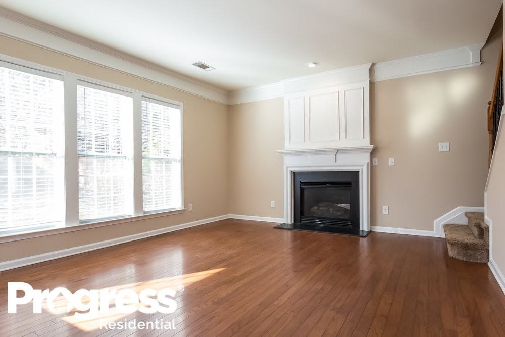 946 Idlewood Dr - Photo 2 of 17