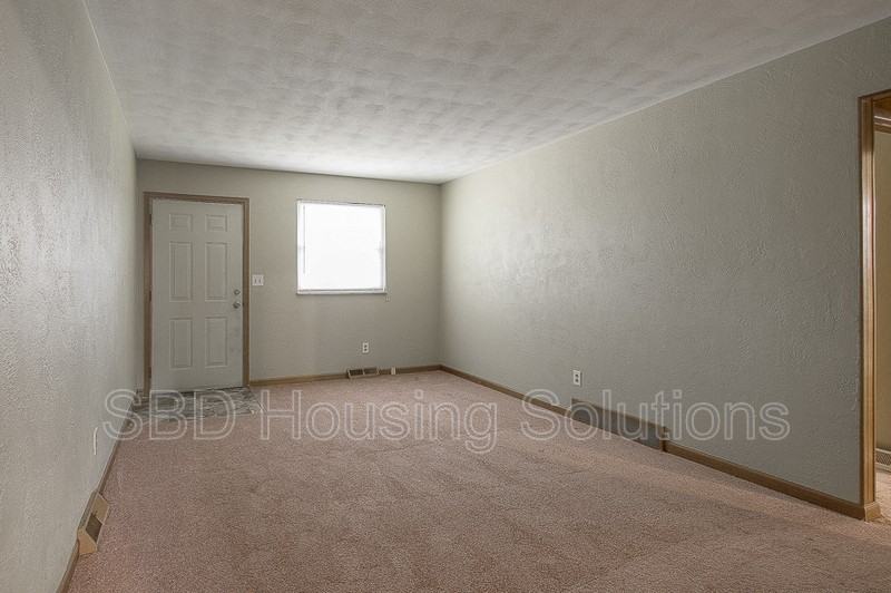 9519 E 18th St S - Photo 4 of 14