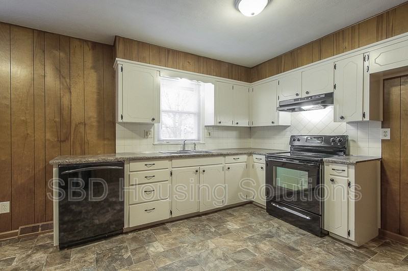 9519 E 18th St S - Photo 5 of 14