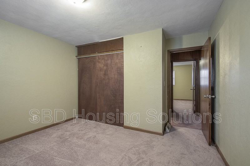 9519 E 18th St S - Photo 7 of 14