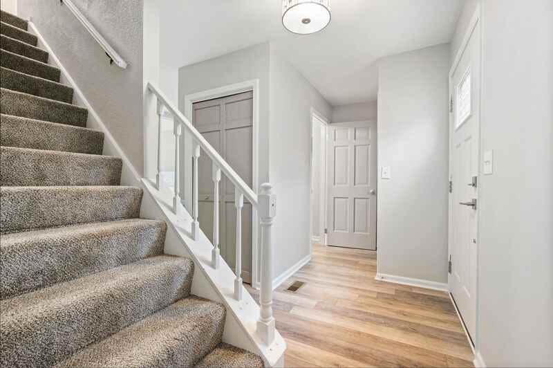 1844 Dolphin Dr - Photo 2 of 10