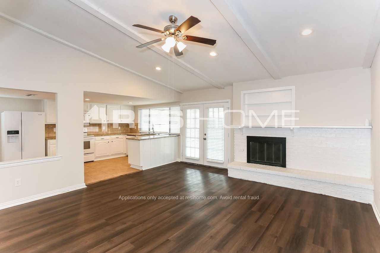 7308 Bristlecone Ct - Photo 3 of 18