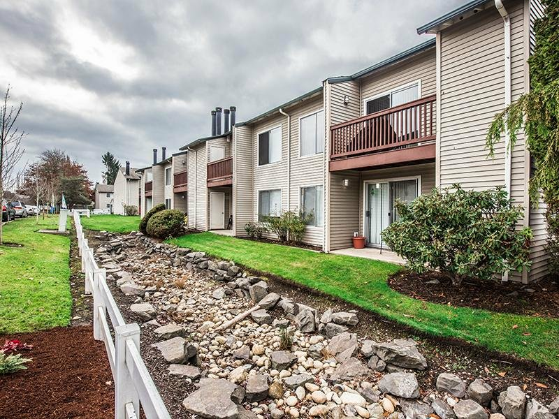 Pointe East Apartments - Photo 5 of 8