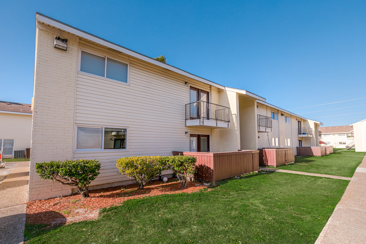 Glen Willows Apartments - Photo 2 of 37