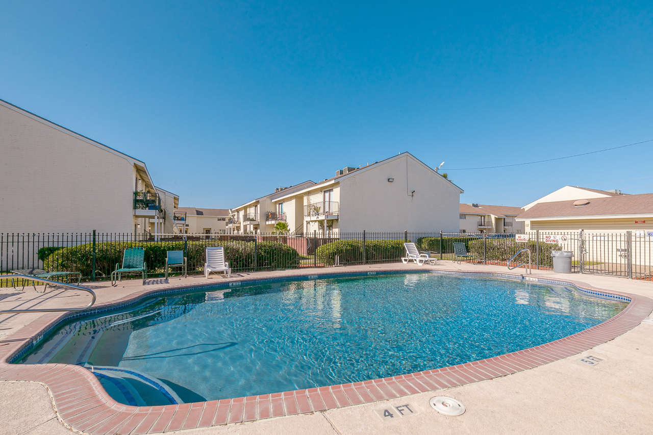 Glen Willows Apartments - Photo 4 of 37