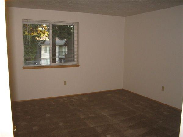 Windsor Court Apartments - Photo 3 of 10